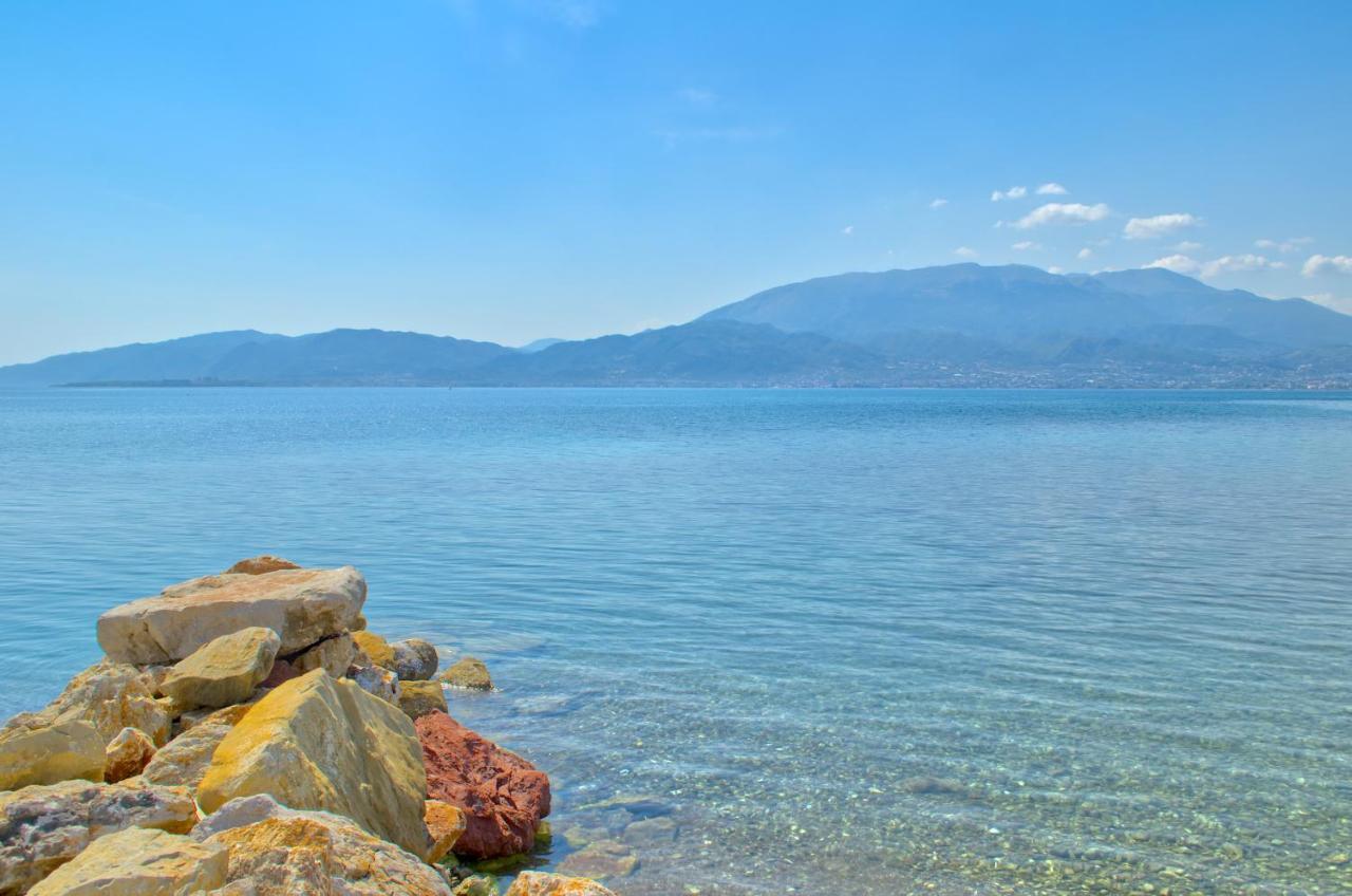 Epipleon Luxury Suites -106- Δωμάτιο 40Τμ Με Βεράντα 45Τμ Μπροστά Στην Θάλασσα نافبكْتوس المظهر الخارجي الصورة